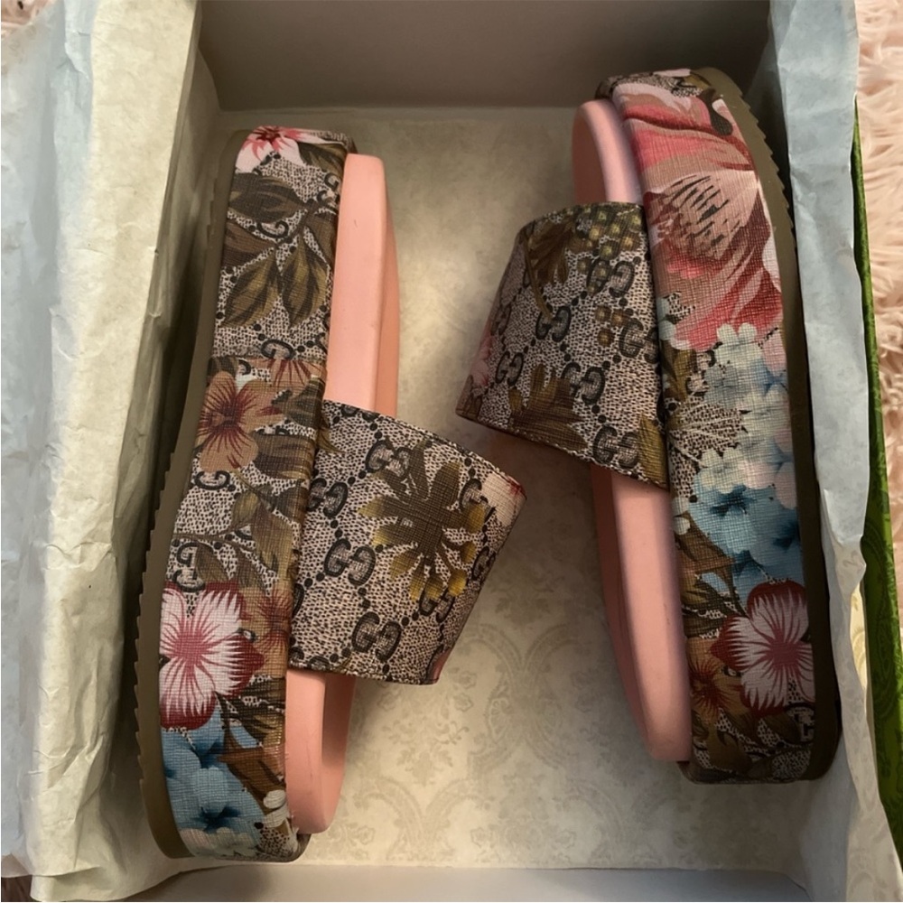 Gucci Floral Monogram Platform Slides in Beige and Pink. Box is not available - Picture 3 of 10